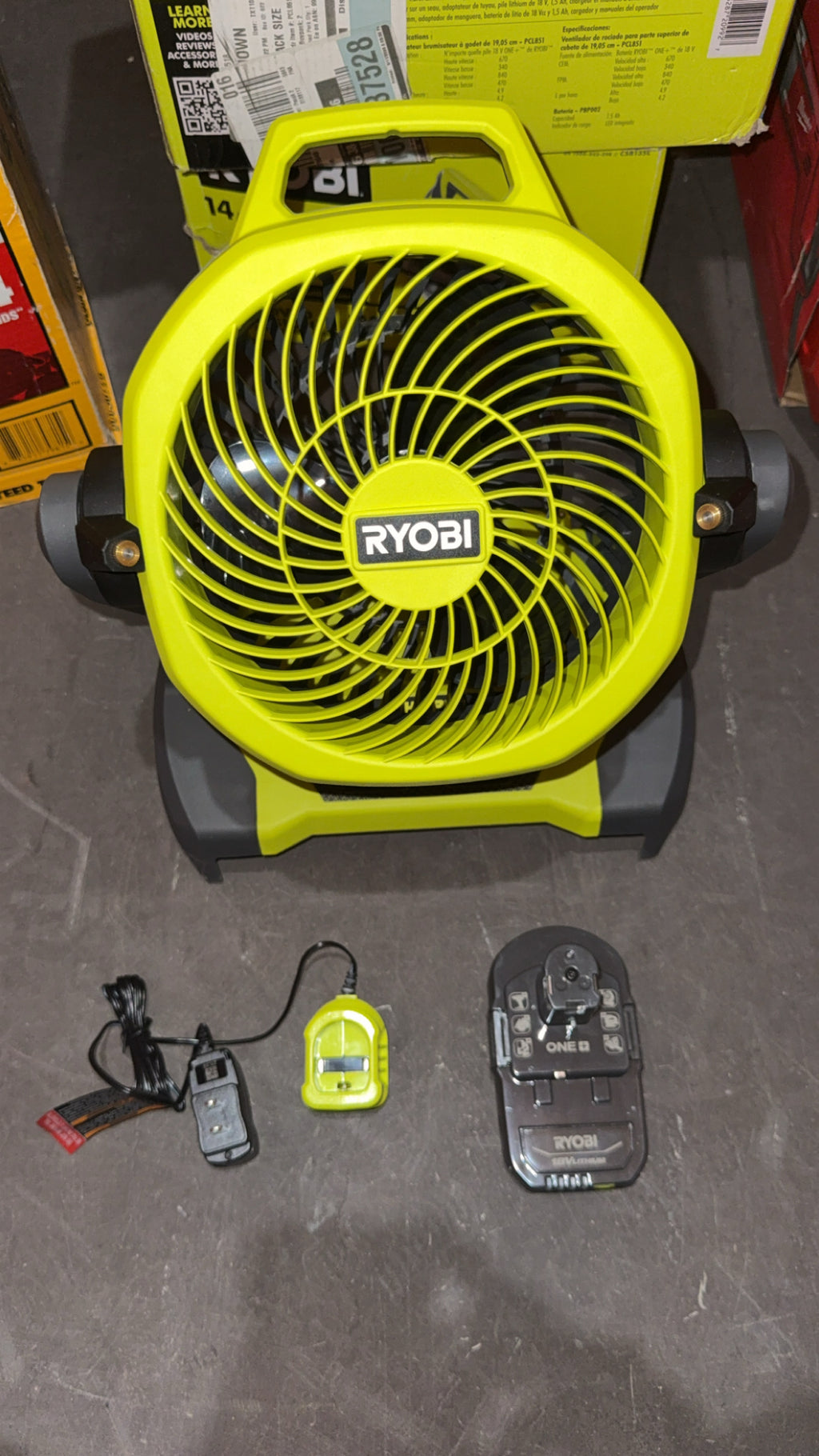 RYOBI 18V 7.5” Bucket Top Misting Fan Kit