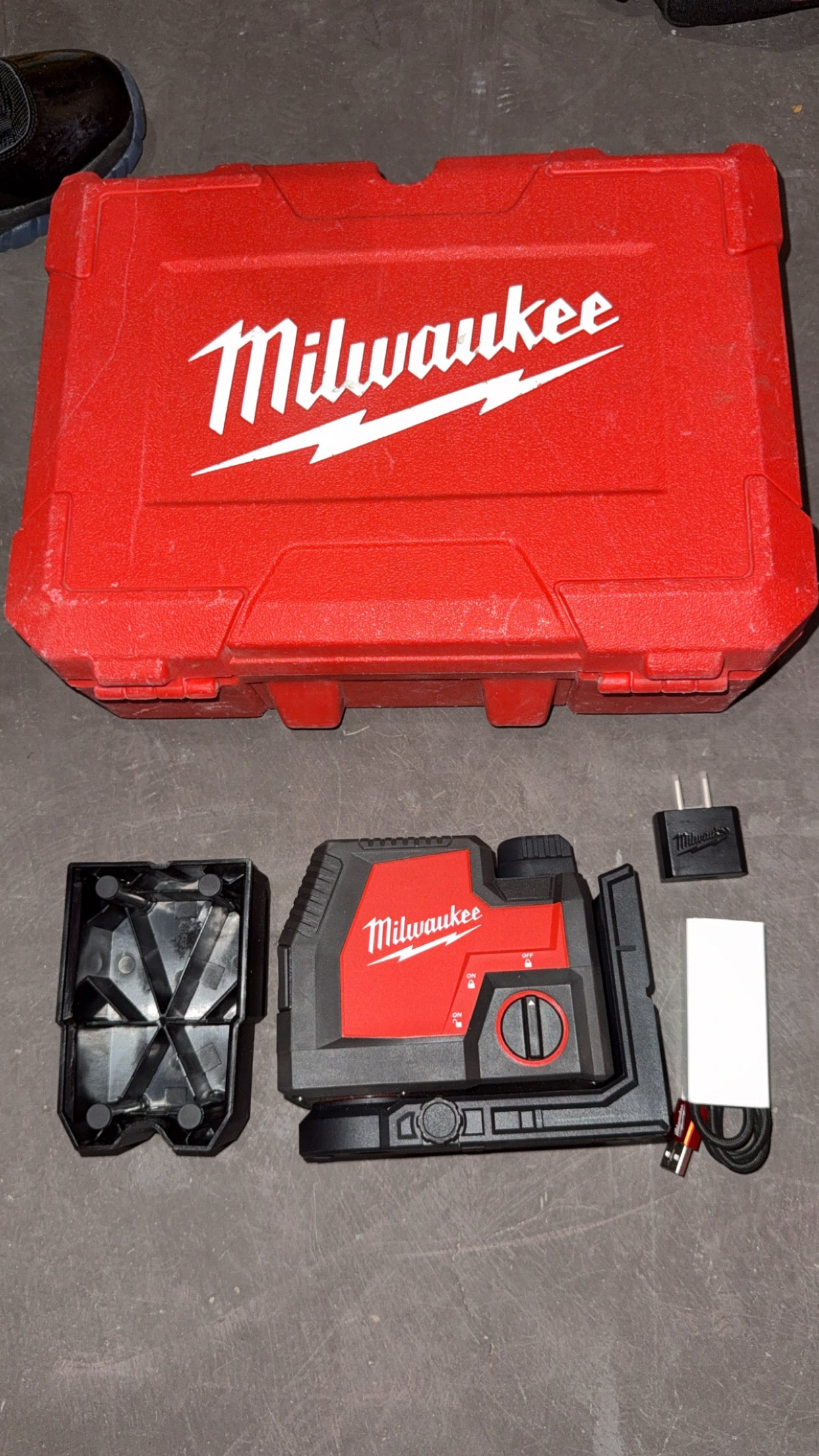Milwaukee USB Rechargeable Green Laser Cross Line & Plumb Points