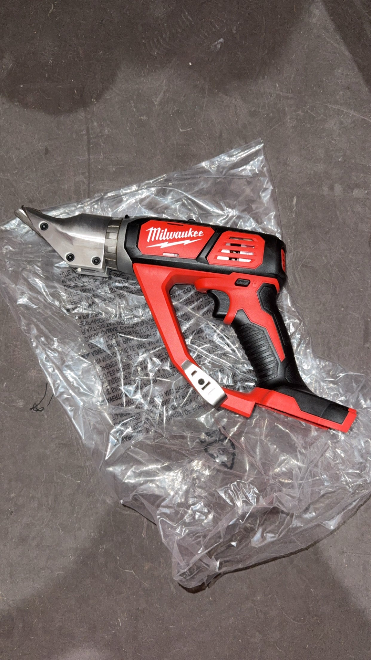 Milwaukee M18 Cordless 18 Gauge Double Cut Shear