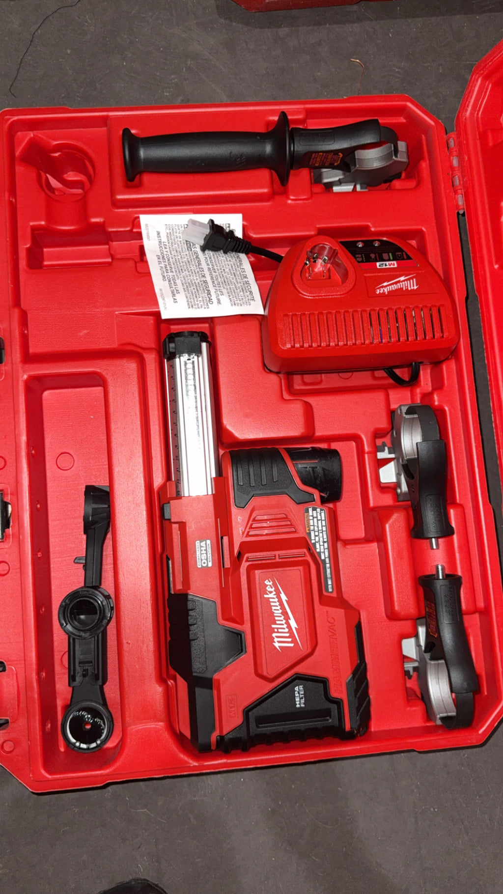 Milwaukee M18 Fuel 18V Lithium ION Brushless 1 in. cordless SDS Plus rotary Hammer/Dust Extractor Kit , 2 6.0 AH Batteries