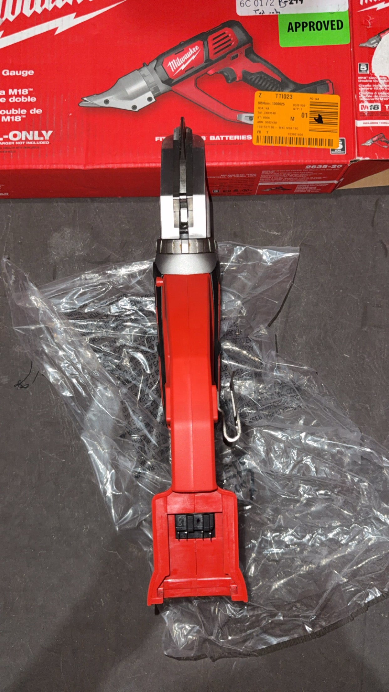 Milwaukee M18 Cordless 18 Gauge Double Cut Shear