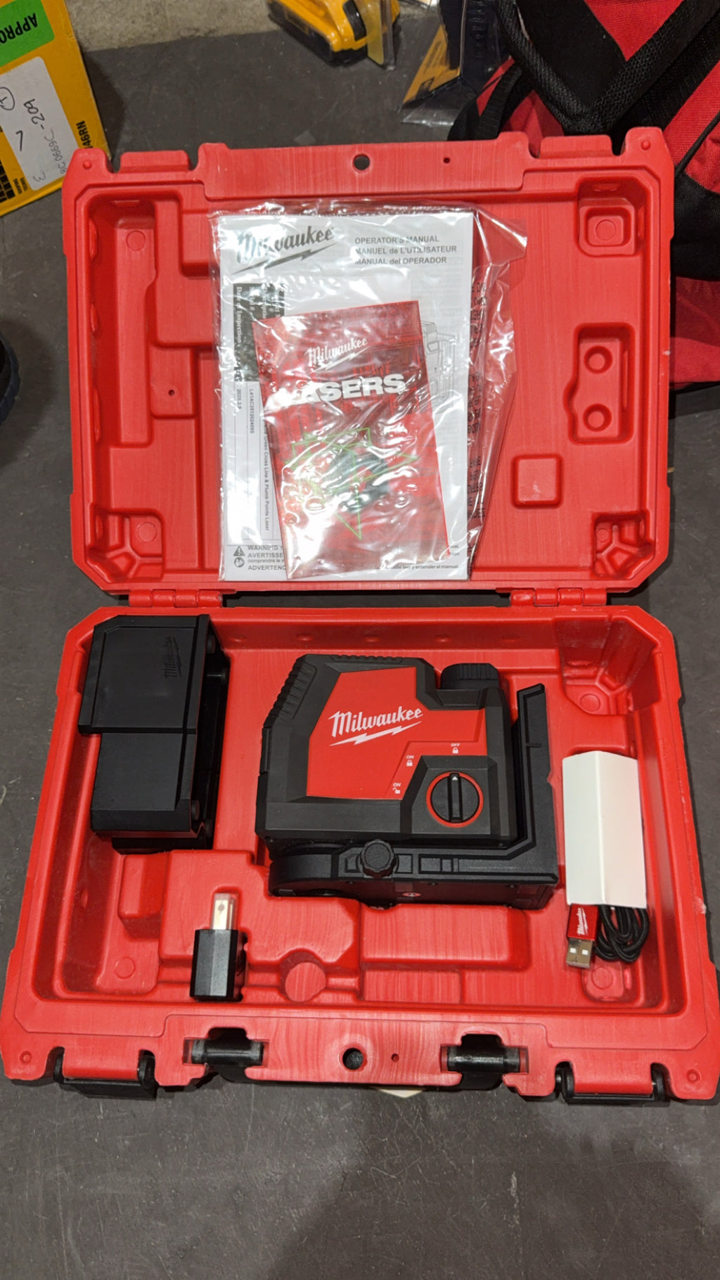 Milwaukee USB Rechargeable Green Laser Cross Line & Plumb Points