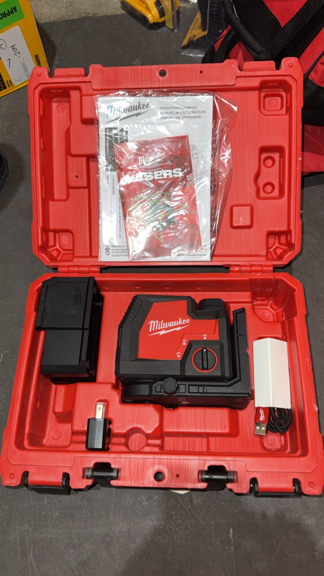 Milwaukee USB Rechargeable Green Laser Cross Line & Plumb Points