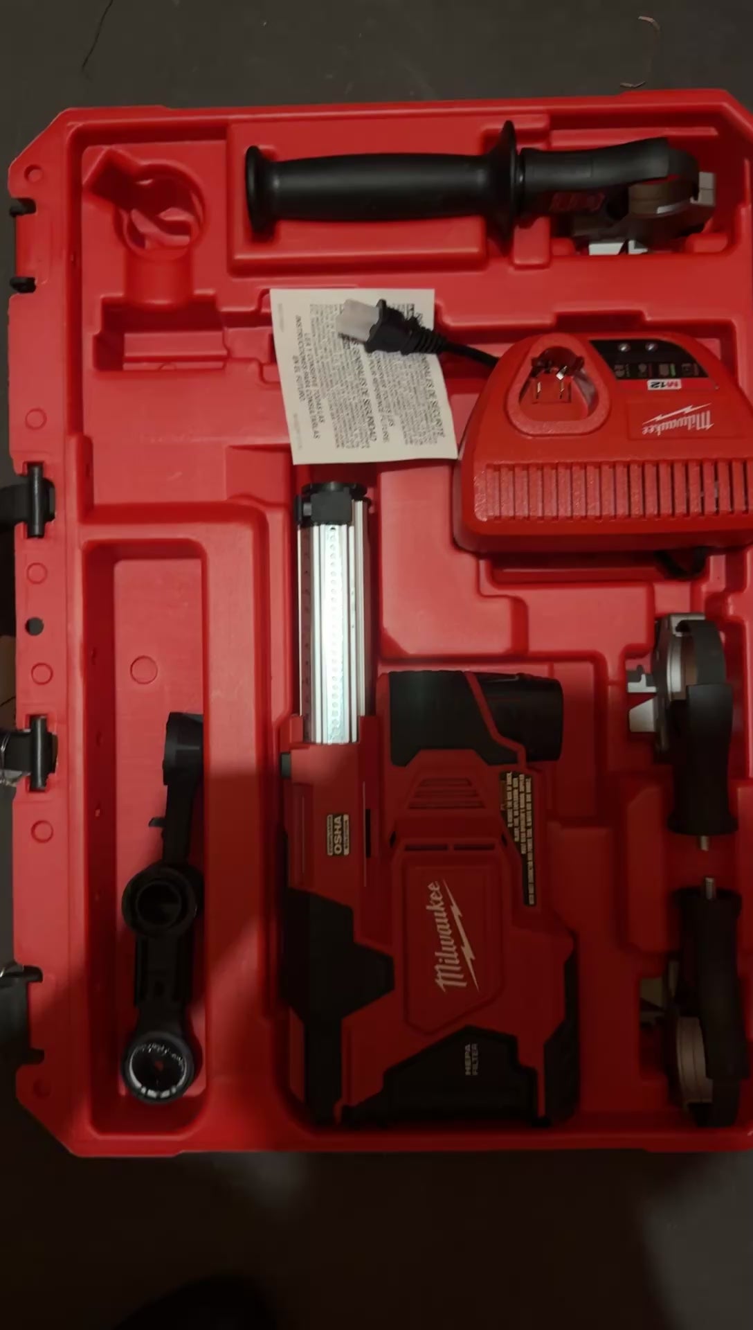Milwaukee M18 Fuel 18V Lithium ION Brushless 1 in. cordless SDS Plus rotary Hammer/Dust Extractor Kit , 2 6.0 AH Batteries